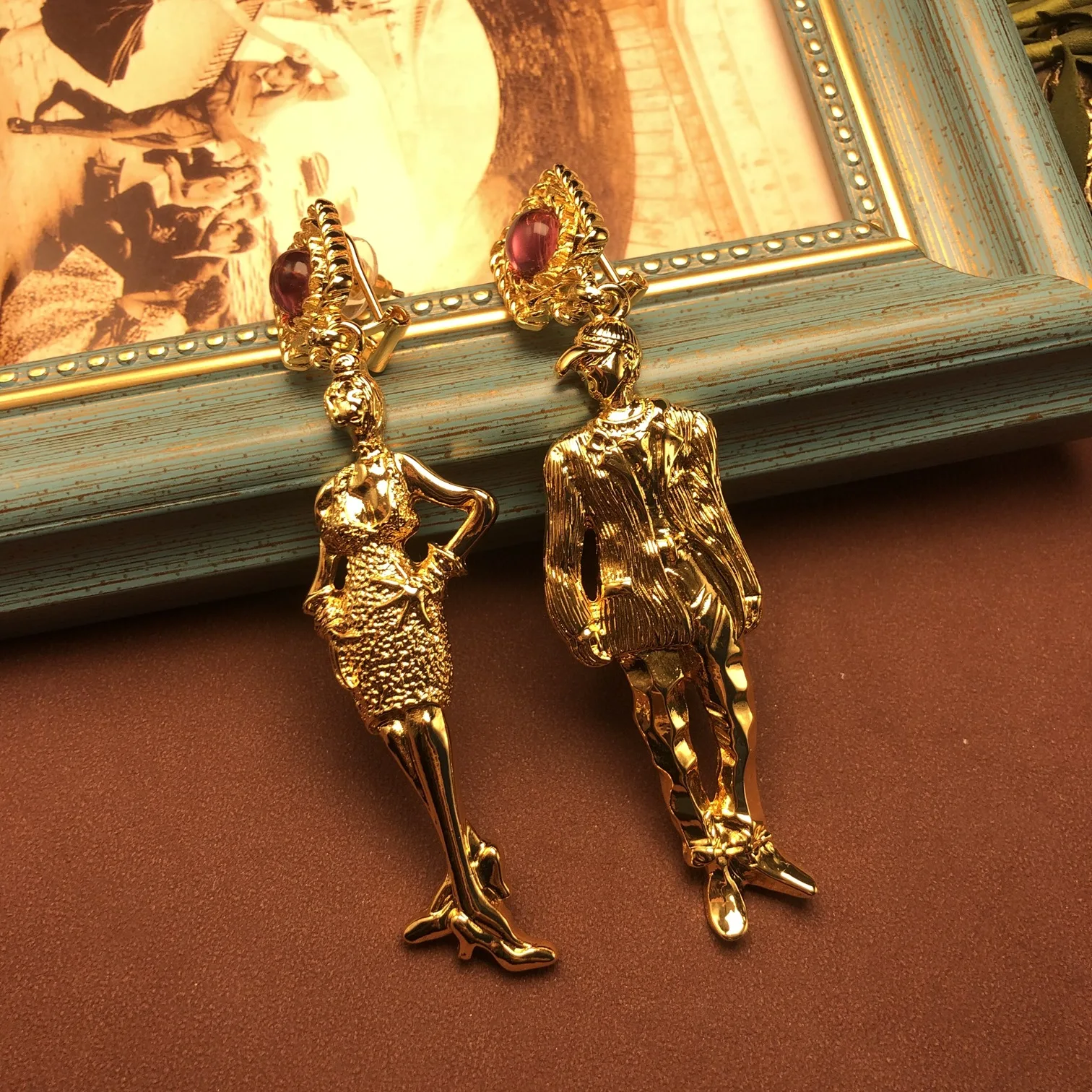 Винтажные серьги модные женские джентльменские дизайнерские металлические серьги-гвоздики с геометрической формой
Винтажные серьги модные женские джентльменские дизайнерские металлические серьги-гвоздики с геометрической формой