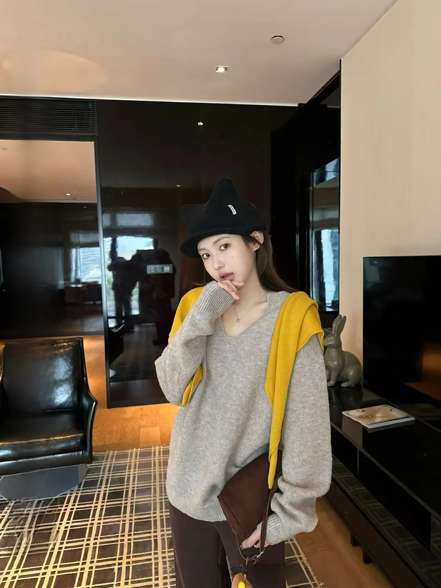 Loose Long Sleeve V-Neck Knitwear Women's Spring Lazy Style Casual Loose Slimming Simple Match All Seasons Top
Loose Long Sleeve V-Neck Knitwear Women's Spring Lazy Style Casual Loose Slimming Simple Match All Seasons Top