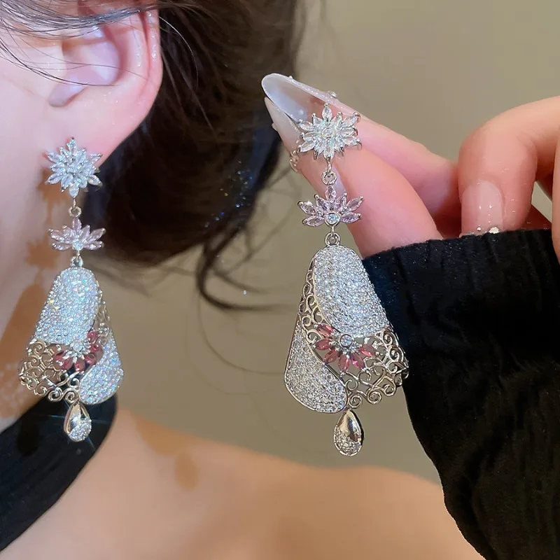 Minar Luxury Full CZ Cubic Zirconia Flower Water Drop Pendant Long Dangle Earrings for Women Silver Plated Copper Party Jewelry
Minar Luxury Full CZ Cubic Zirconia Flower Water Drop Pendant Long Dangle Earrings for Women Silver Plated Copper Party Jewelry