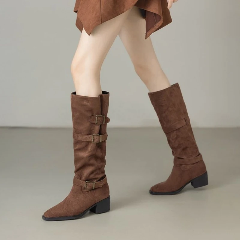 Women Chunky Heel Suede Knight Boots High Tube 3-5cm Medium Heel Plush Lined Warm Winter Boots Non Slip Rubber Sole All Seasons
Women Chunky Heel Suede Knight Boots High Tube 3-5cm Medium Heel Plush Lined Warm Winter Boots Non Slip Rubber Sole All Seasons