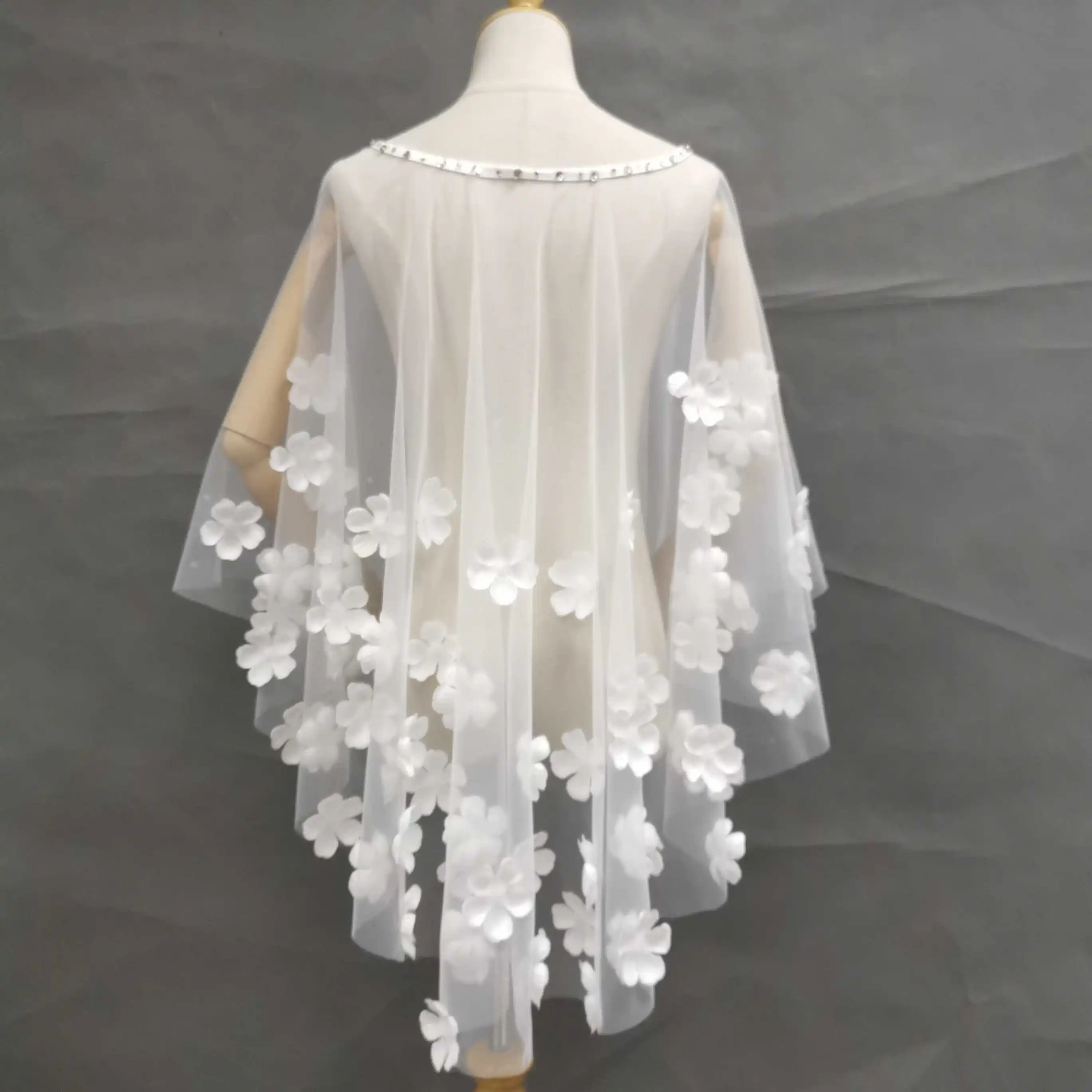 Summer 3D Flowers Wedding Wrap Sleeveless Bridal Wraps Cloak Beaded Bride Jackets Shawl Customized
Summer 3D Flowers Wedding Wrap Sleeveless Bridal Wraps Cloak Beaded Bride Jackets Shawl Customized