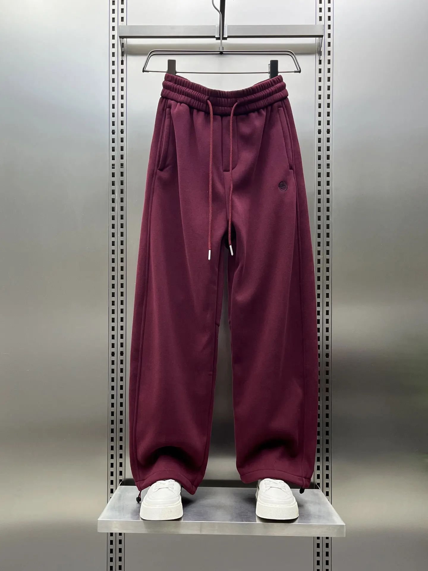 Trendy Winter Fce Lined Elastic Waist Sports Pants Men's American Straight Leg Casual Loose Dstring Wide Leg Sweatpants
Trendy Winter Fce Lined Elastic Waist Sports Pants Men's American Straight Leg Casual Loose Dstring Wide Leg Sweatpants
