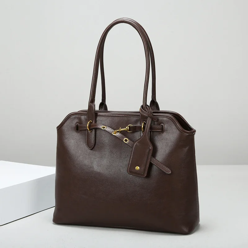 New Women's Bags, Large-Capacity Retro Tote Bags, High-End Hong Kong-Style Handbags, Simple Casual Bags, Work and Commuting Shoulder Bags, Shopping Crossbody Bags
New Women's Bags, Large-Capacity Retro Tote Bags, High-End Hong Kong-Style Handbags, Simple Casual Bags, Work and Commuting Shoulder Bags, Shopping Crossbody Bags