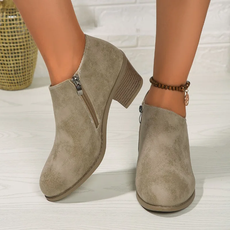 Autumn New Women's Boots Round Head Side Zipper Thick Heel Women's Leather Boots Fashion Color Fashion Boots
Autumn New Women's Boots Round Head Side Zipper Thick Heel Women's Leather Boots Fashion Color Fashion Boots