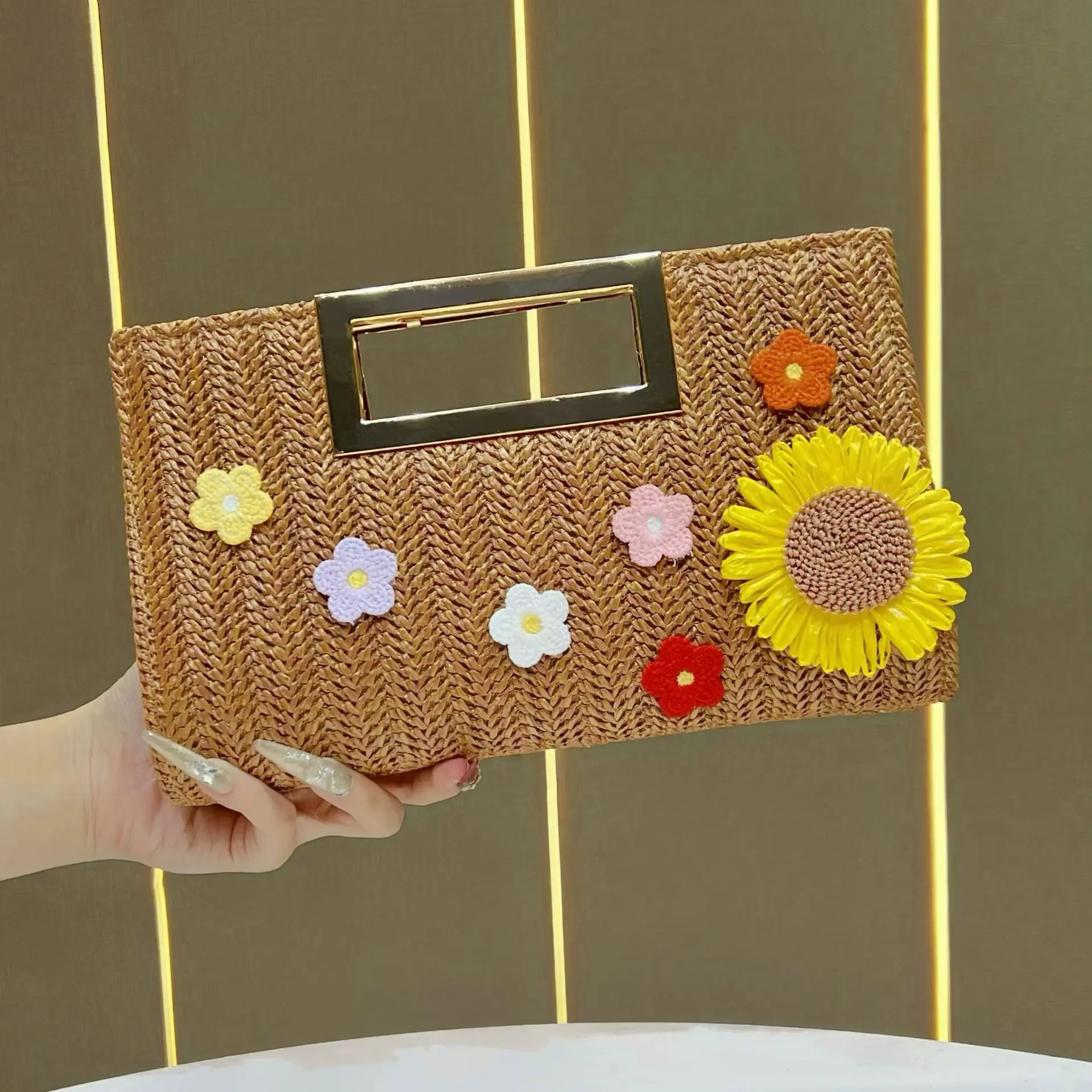 Summer New Straw Weave Square Handbags for Women Beach Party Evening Bags Retro Khaki Brown Metal Chain Shoulder Bags Clutch
Summer New Straw Weave Square Handbags for Women Beach Party Evening Bags Retro Khaki Brown Metal Chain Shoulder Bags Clutch