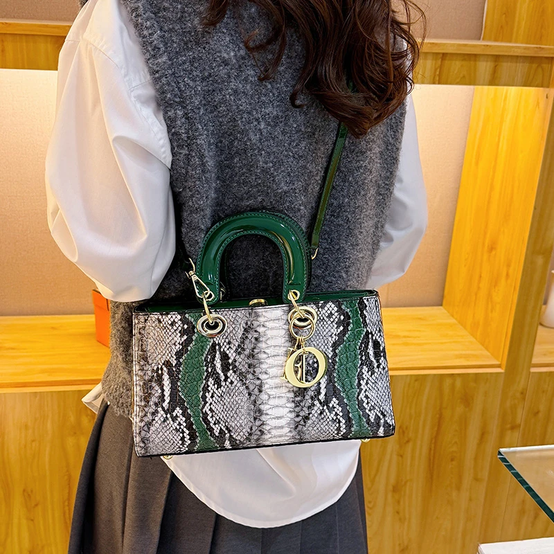 Unique Minimalist Solid Color Tote Bag For Women Leather Crossbody Handbag Designer Commuter Purse
Unique Minimalist Solid Color Tote Bag For Women Leather Crossbody Handbag Designer Commuter Purse