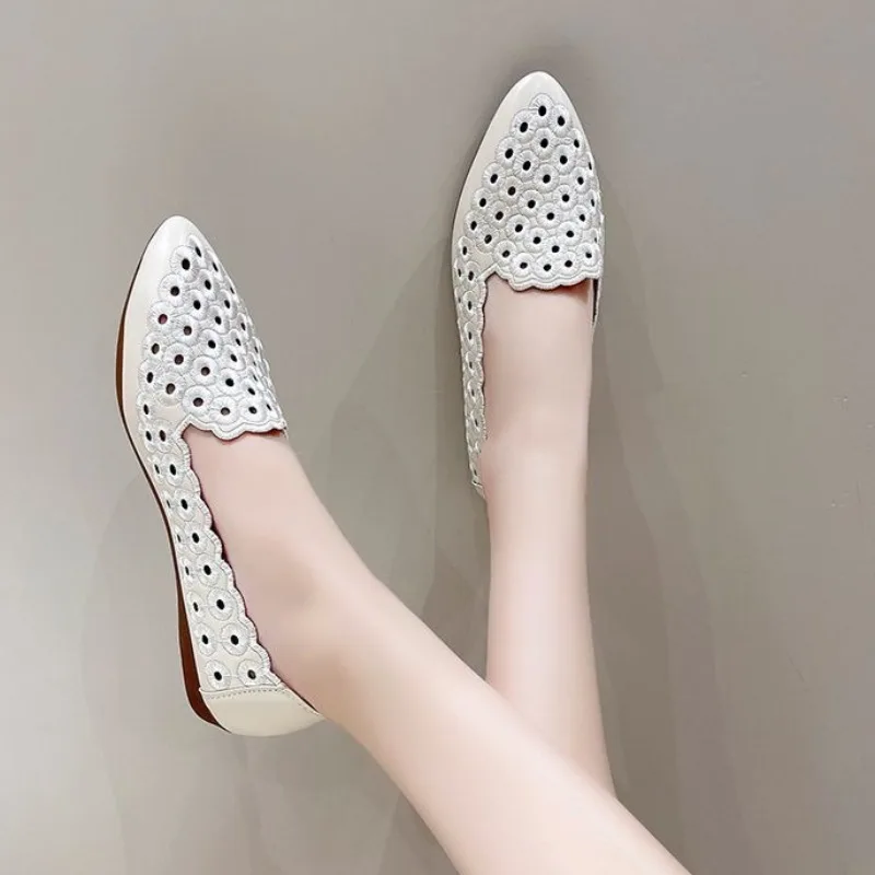 Women's Summer Slip-on Openwork Breathable Embroidered Flat Shoes for Commuter Low Heel Anti-slip Perforated New Style Casual
Women's Summer Slip-on Openwork Breathable Embroidered Flat Shoes for Commuter Low Heel Anti-slip Perforated New Style Casual