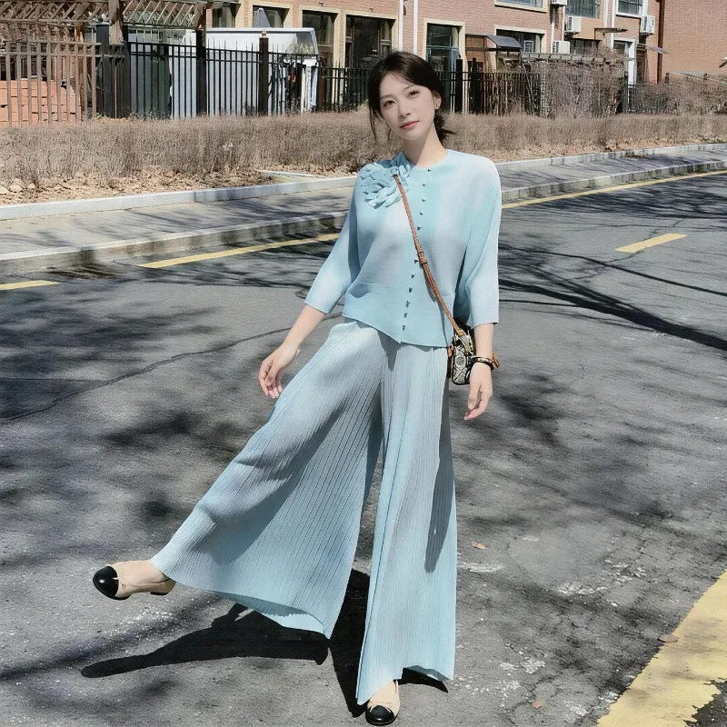 Miyake Pleated Pants Set 2026 Blue Solid Color Button-Up Cardigan Slimming Fold Wide-Leg Pants Women Spring Summer High-End Set
Miyake Pleated Pants Set 2026 Blue Solid Color Button-Up Cardigan Slimming Fold Wide-Leg Pants Women Spring Summer High-End Set