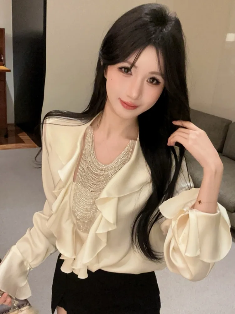 Elegant Satin Long Sleeve V-Neck Design Women's Shirt Spring Autumn Slimming Top Floral Lace Hem French Style Regular Fit
Elegant Satin Long Sleeve V-Neck Design Women's Shirt Spring Autumn Slimming Top Floral Lace Hem French Style Regular Fit