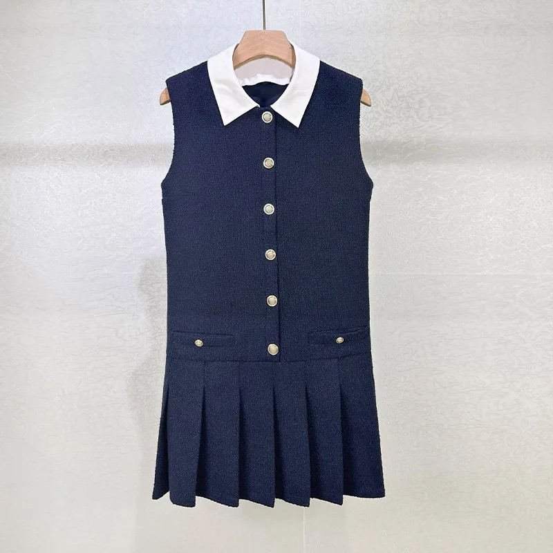 2025 Early Autumn Preppy Style Sleeveless Pleated Dress with Contrast Lapel and Single-Breasted Design in Dark Blue Tweed
2025 Early Autumn Preppy Style Sleeveless Pleated Dress with Contrast Lapel and Single-Breasted Design in Dark Blue Tweed