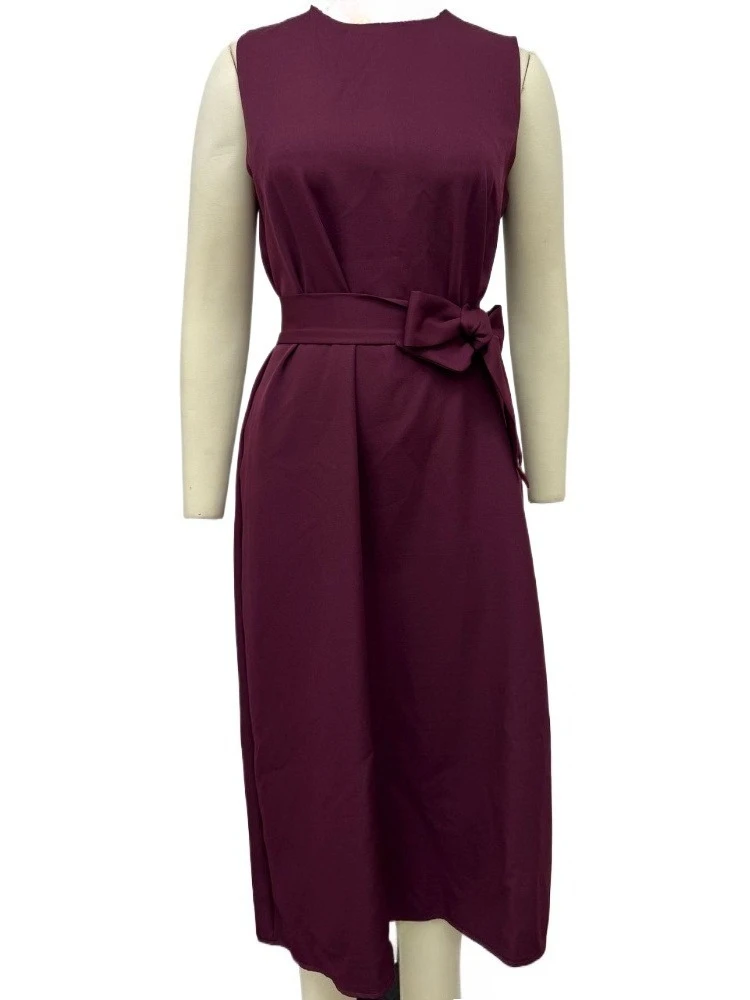 Элегантное длинное платье со шнуровкой и круглым вырезом на талии
Элегантное длинное платье со шнуровкой и круглым вырезом на талии