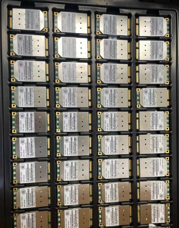 Беспроводная сетевая карта D51Q2, обычно в фирменных ноутбуках, универсальных машин или материнских плат.
Беспроводная сетевая карта D51Q2, обычно в фирменных ноутбуках, универсальных машин или материнских плат.