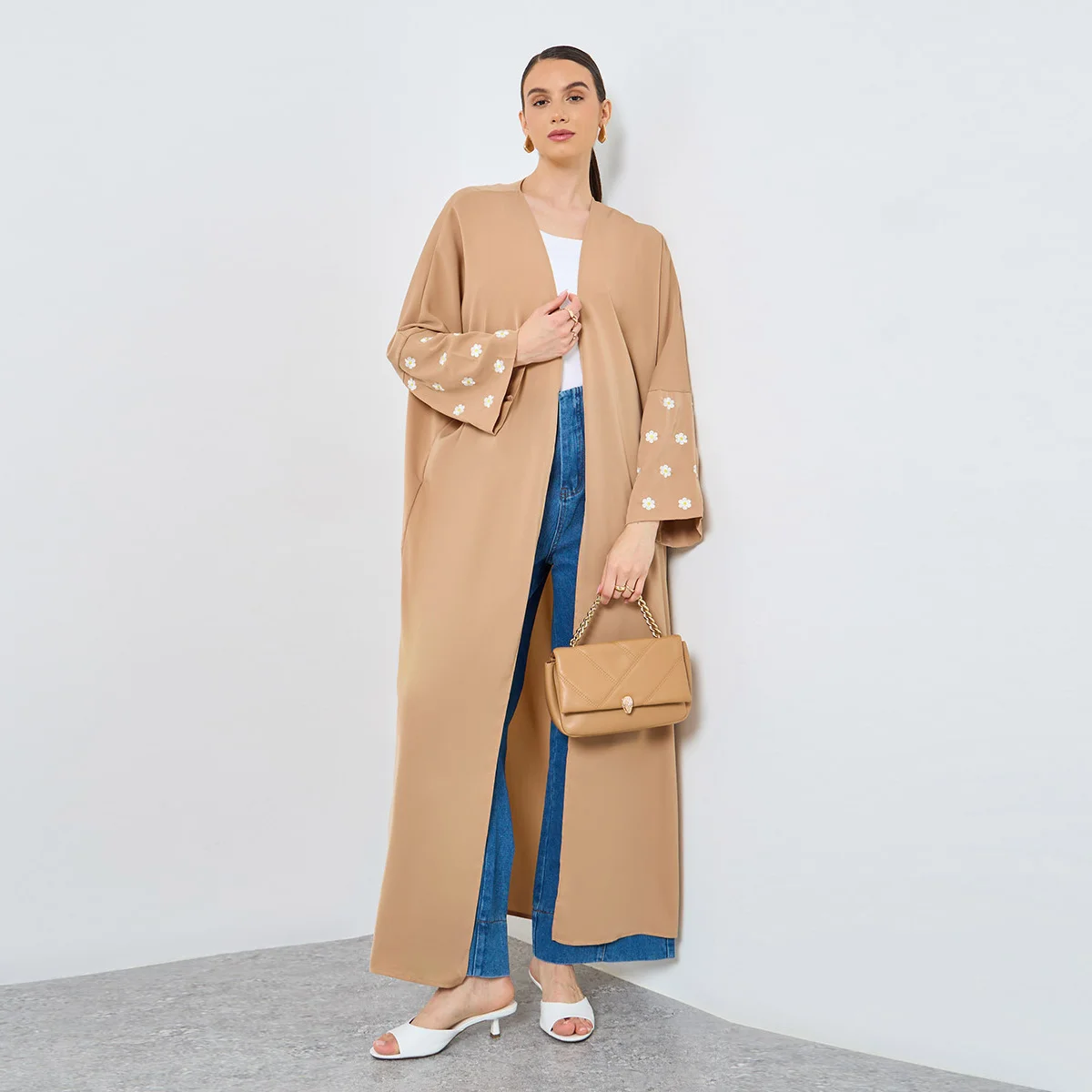 Ближневосточная свободная Абая мусульманская женская с длинным рукавом и вышивкой Абая Кафтаны Джилбабс Исламские платья макси Этническая одежда
Ближневосточная свободная Абая мусульманская женская с длинным рукавом и вышивкой Абая Кафтаны Джилбабс Исламские платья макси Этническая одежда