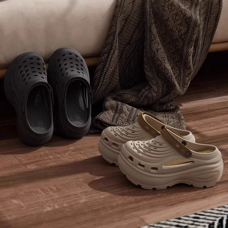 2026 Summer Women 6.0cm Thick Sole Heightening EVA Hole Shoes Soft Cloud Feel Dual Wear Non Slip Beach Home Casual Slippers
2026 Summer Women 6.0cm Thick Sole Heightening EVA Hole Shoes Soft Cloud Feel Dual Wear Non Slip Beach Home Casual Slippers