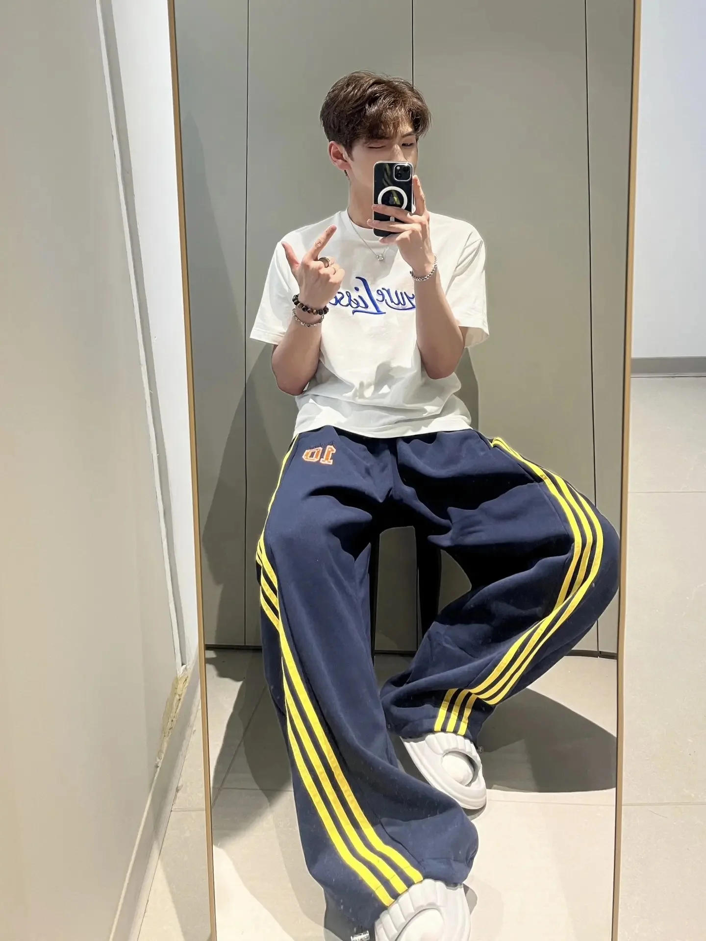 Американские футболки Sle, мужские повседневные прямые брюки большого размера, баскетбольные спортивные брюки, молодежный энергетический вид
Американские футболки Sle, мужские повседневные прямые брюки большого размера, баскетбольные спортивные брюки, молодежный энергетический вид