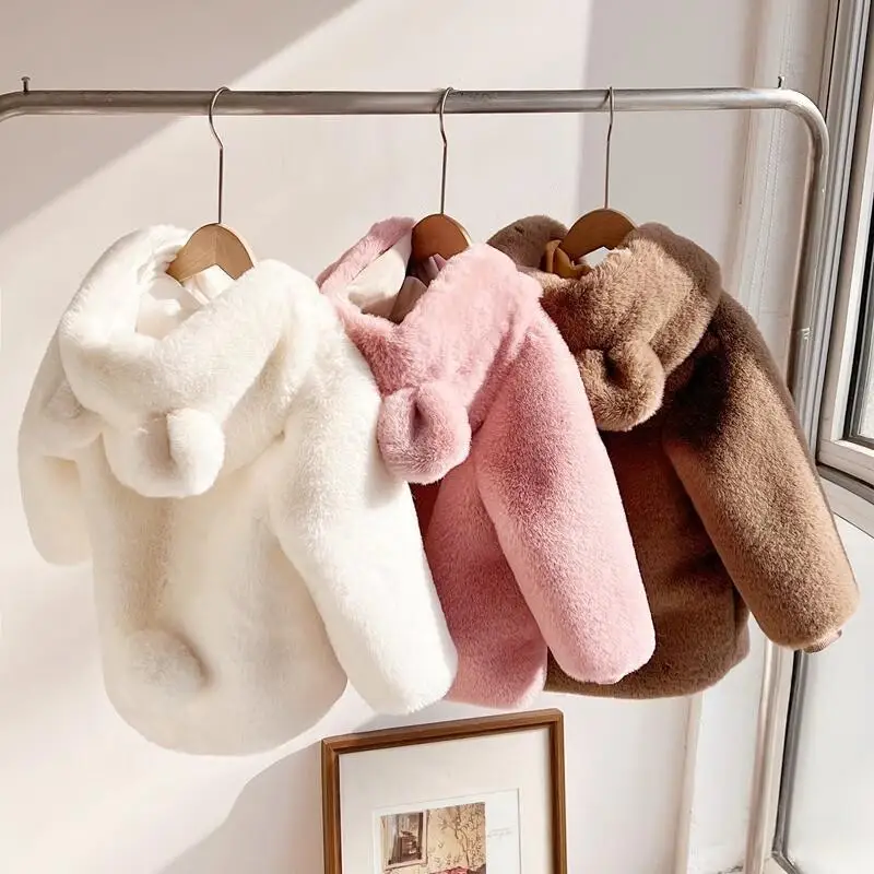 Теплое пальто, детское пальто из искусственного кроличьего меха, плюшевое хлопковое пальто средней длины с капюшоном для мальчиков и девочек, зимняя верхняя одежда в корейском стиле для малышей
Теплое пальто, детское пальто из искусственного кроличьего меха, плюшевое хлопковое пальто средней длины с капюшоном для мальчиков и девочек, зимняя верхняя одежда в корейском стиле для малышей