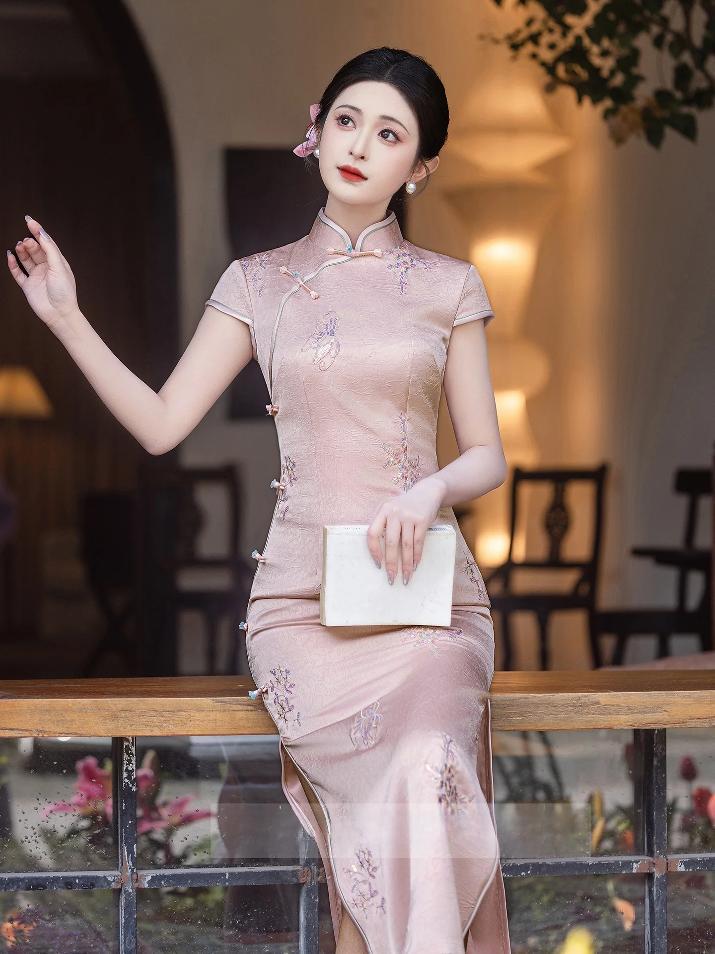 Young Women's New Summer Chinese Style Embroidered Dress Wedding Ceremony Traditional National Fashion Long Skirt
Young Women's New Summer Chinese Style Embroidered Dress Wedding Ceremony Traditional National Fashion Long Skirt