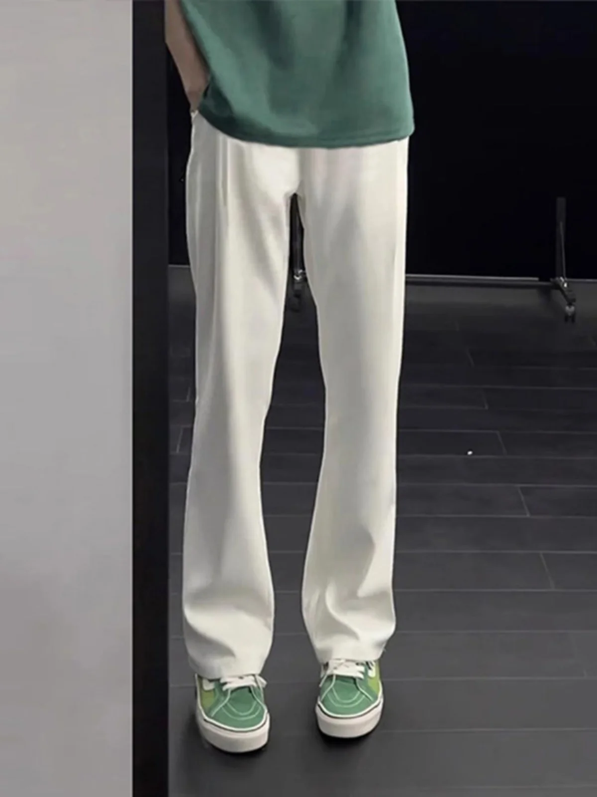 Белые летние тонкие брюки из ледяного шелка с охлаждающим эффектом, расклешенные, свободного кроя, для мужчин, повседневные, премиум-класса
Белые летние тонкие брюки из ледяного шелка с охлаждающим эффектом, расклешенные, свободного кроя, для мужчин, повседневные, премиум-класса