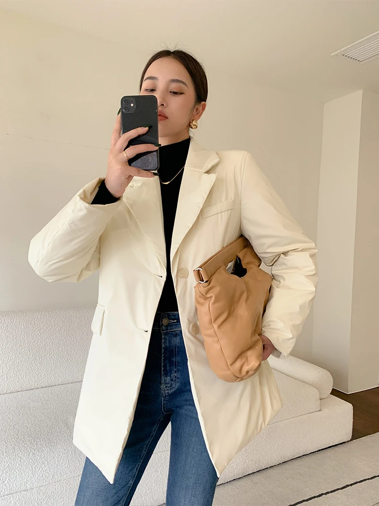 Женское длинное пальто с воротником на заказ, свободное длинное пальто с застежкой на талии, белое длинное пальто с перьями Du, OL Sle, поездка на работу Faion
Женское длинное пальто с воротником на заказ, свободное длинное пальто с застежкой на талии, белое длинное пальто с перьями Du, OL Sle, поездка на работу Faion