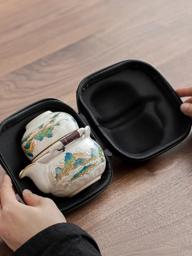 Портативный дорожный чайный набор: ручное оборудование для заваривания чая для одного человека, чтобы наслаждаться видами гор и рек на тысячу миль отдаления.
Портативный дорожный чайный набор: ручное оборудование для заваривания чая для одного человека, чтобы наслаждаться видами гор и рек на тысячу миль отдаления.