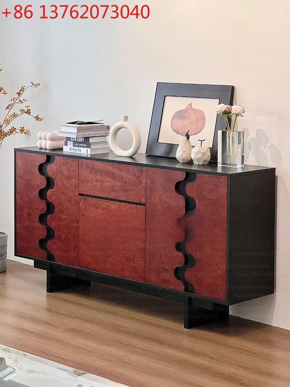 French retro style solid wood porch cabinet, antique style living room
French retro style solid wood porch cabinet, antique style living room