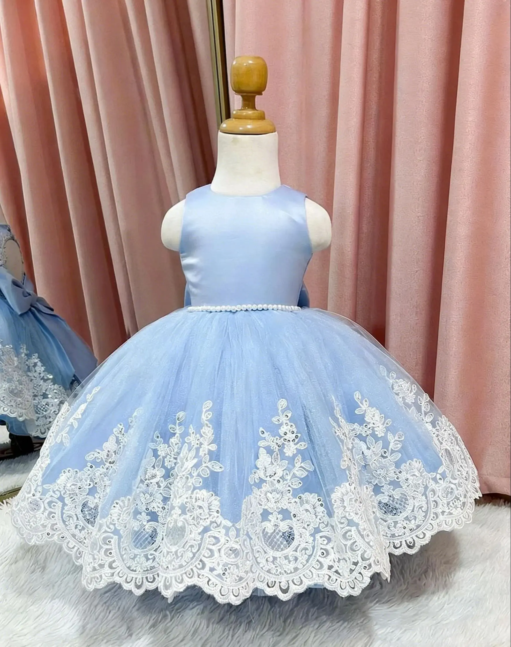 Custom Cute Blue Flower Girl Dress For Wedding O Neck Keyhole Back With Bow Birthday Party First Communion Pageant Gowns
Custom Cute Blue Flower Girl Dress For Wedding O Neck Keyhole Back With Bow Birthday Party First Communion Pageant Gowns