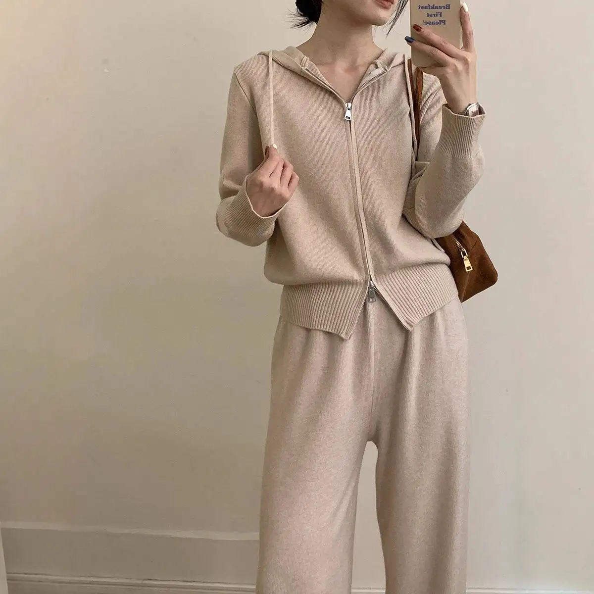 Women's Hooded Sweater Set Long Sleeve Oversized Comfortable Casual Style Winter Fashion Two-Piece Set with Wide Leg Pants
Women's Hooded Sweater Set Long Sleeve Oversized Comfortable Casual Style Winter Fashion Two-Piece Set with Wide Leg Pants