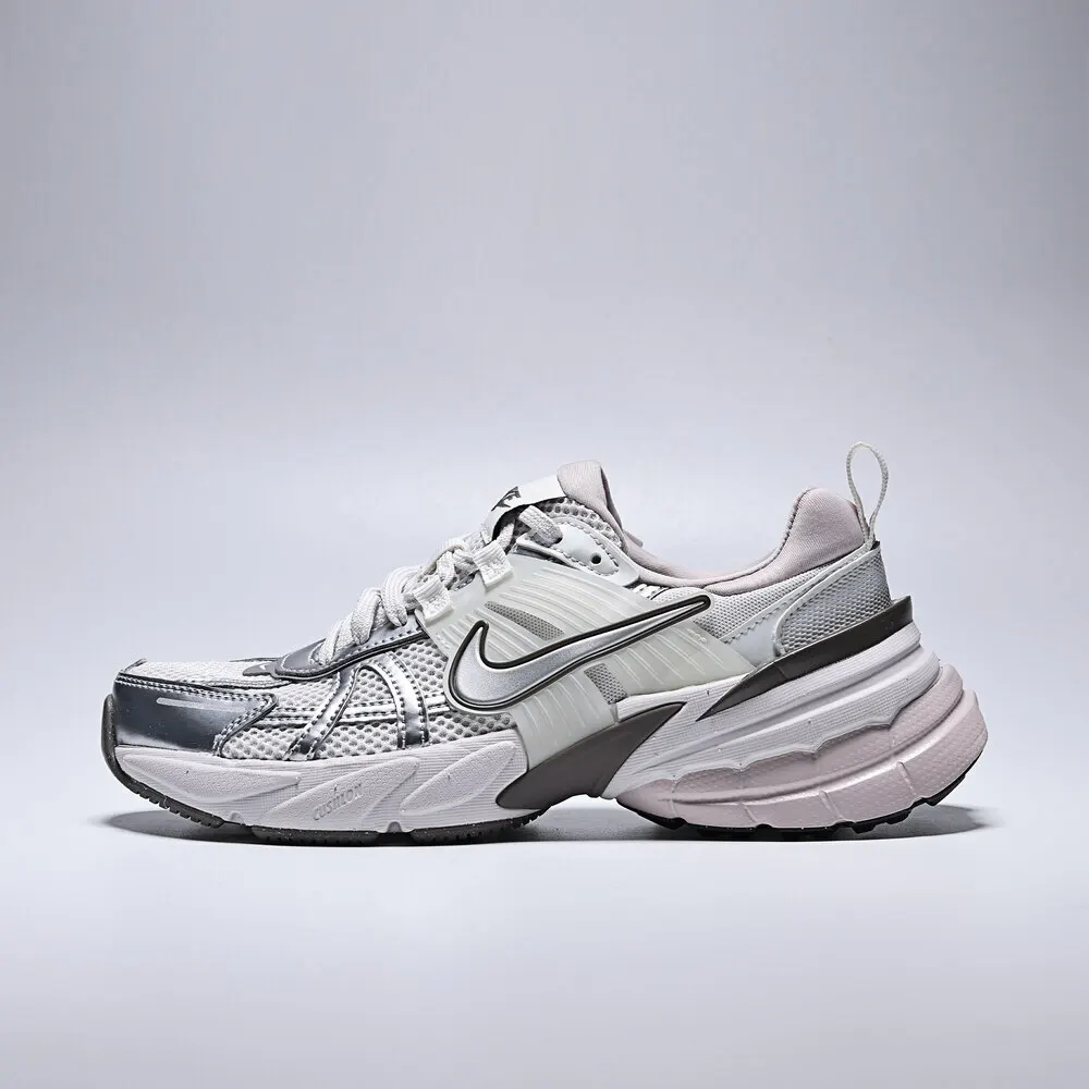 NIKE 2025: женская повседневная спортивная обувь W NIKE V2K RUN FD0736-010
NIKE 2025: женская повседневная спортивная обувь W NIKE V2K RUN FD0736-010