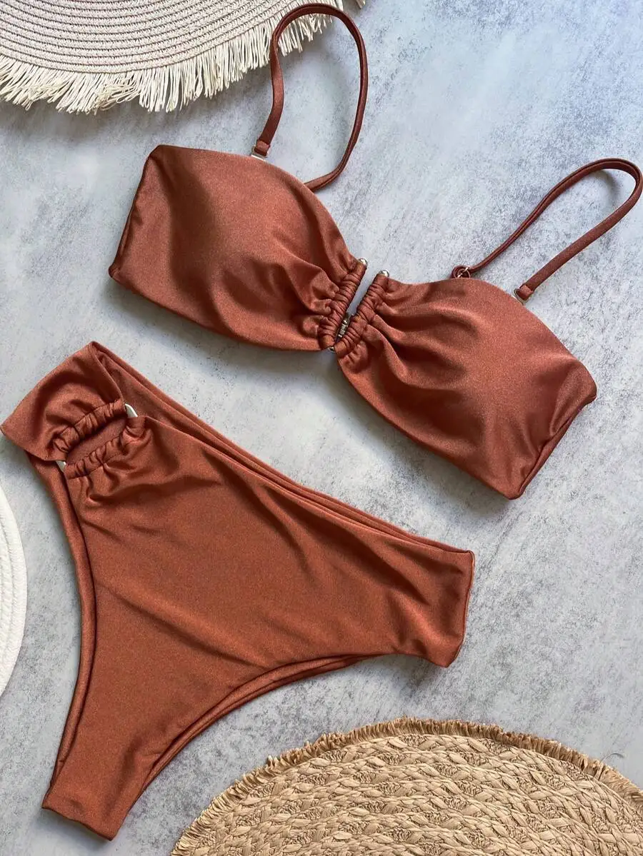 Rustic Brown Solid Bandeau Bikini Set With Adjustable Straps And Metallic Accents For Beach Summer Vacation
Rustic Brown Solid Bandeau Bikini Set With Adjustable Straps And Metallic Accents For Beach Summer Vacation