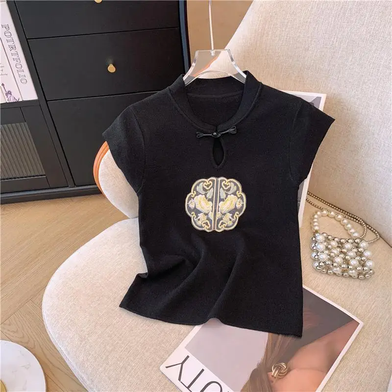 Summer Large-size Women's Clothing New Chinese Style Embroidered Hollow Button Slim-fit Feifei Short-sleeved T-shirt
Summer Large-size Women's Clothing New Chinese Style Embroidered Hollow Button Slim-fit Feifei Short-sleeved T-shirt