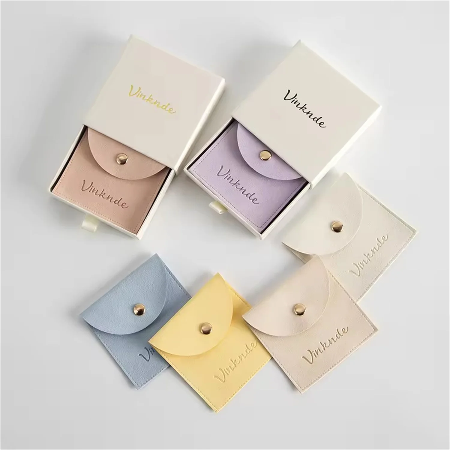 9*9*2.5cm Paper Custom Jewelry Gift Box with Bag Pouch Personalized Logo Chic Small Jewelry Packaging Bulk Drawer Cardboard
9*9*2.5cm Paper Custom Jewelry Gift Box with Bag Pouch Personalized Logo Chic Small Jewelry Packaging Bulk Drawer Cardboard