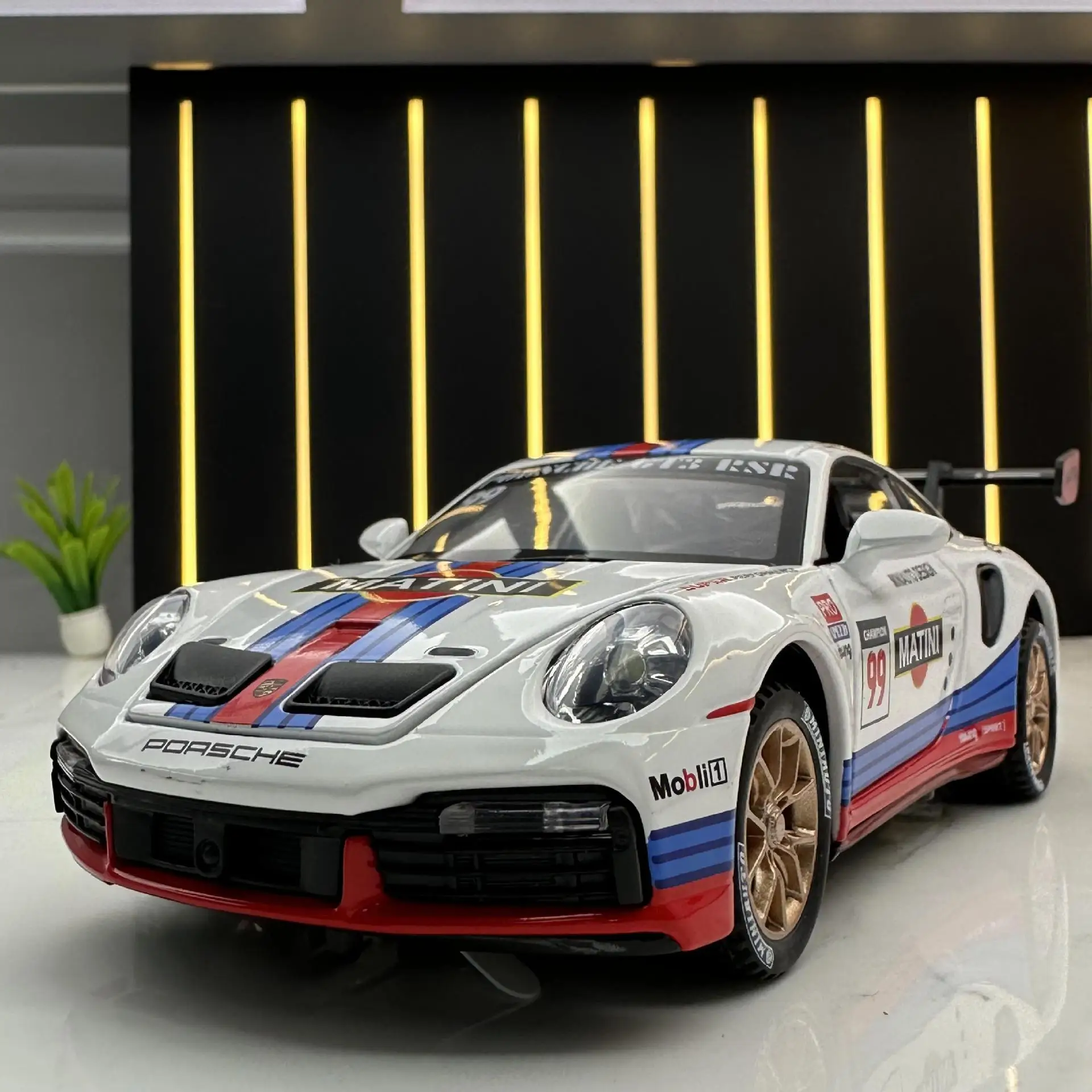 Alloy Car Model 1:32 Track Version 911GT3RS Sound Model Ornament Sound and Light Pull Back Toy Car Delivery
Alloy Car Model 1:32 Track Version 911GT3RS Sound Model Ornament Sound and Light Pull Back Toy Car Delivery