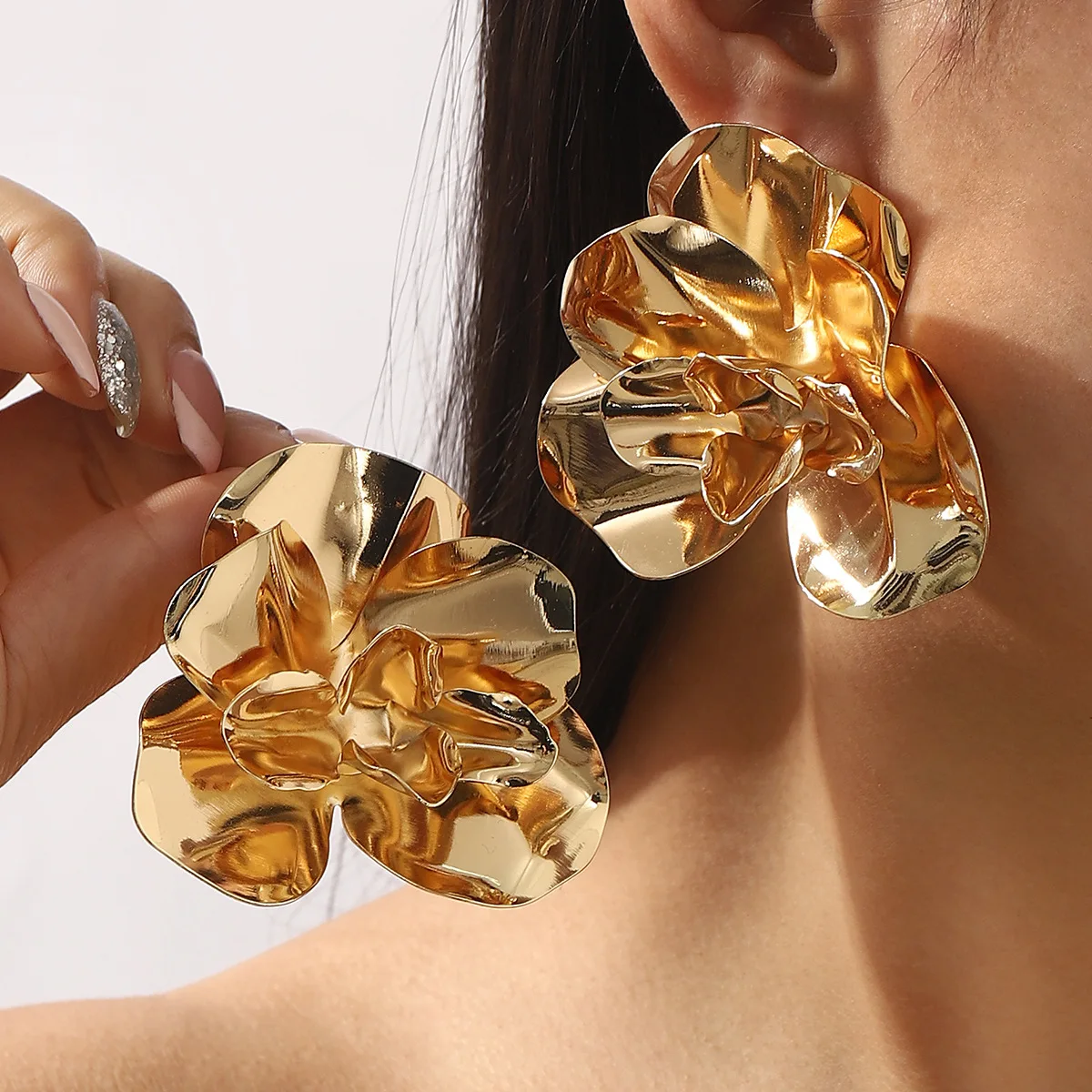 New Vintage Gold Enamel Metal Large Flowers for Women Exaggerated Elegant Bridal Wedding Jewelry Holiday Accessories
New Vintage Gold Enamel Metal Large Flowers for Women Exaggerated Elegant Bridal Wedding Jewelry Holiday Accessories