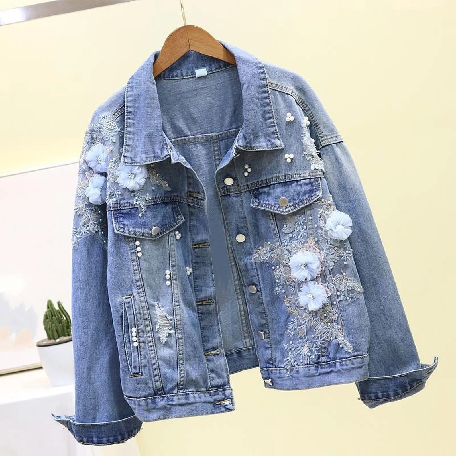 Fashion Casual Denim Short Jacket Women Winter Loose Long Sleeve With Embroidered Three-dimensional Flowers And Holes Coats
Fashion Casual Denim Short Jacket Women Winter Loose Long Sleeve With Embroidered Three-dimensional Flowers And Holes Coats