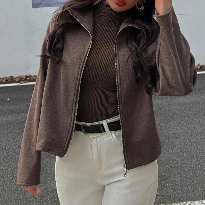 2025 Autumn and Winter Street Wind Ladies' Fashion Casual Jacket Simple Solid Color Woolen Jacket
2025 Autumn and Winter Street Wind Ladies' Fashion Casual Jacket Simple Solid Color Woolen Jacket