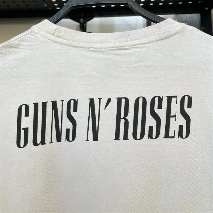 Guns N Rose T-shirt, A Vintage and Retro Short-sleeved T-shirt for Men and Women, Made of Pure Cotton with A Small Neckline.
Guns N Rose T-shirt, A Vintage and Retro Short-sleeved T-shirt for Men and Women, Made of Pure Cotton with A Small Neckline.