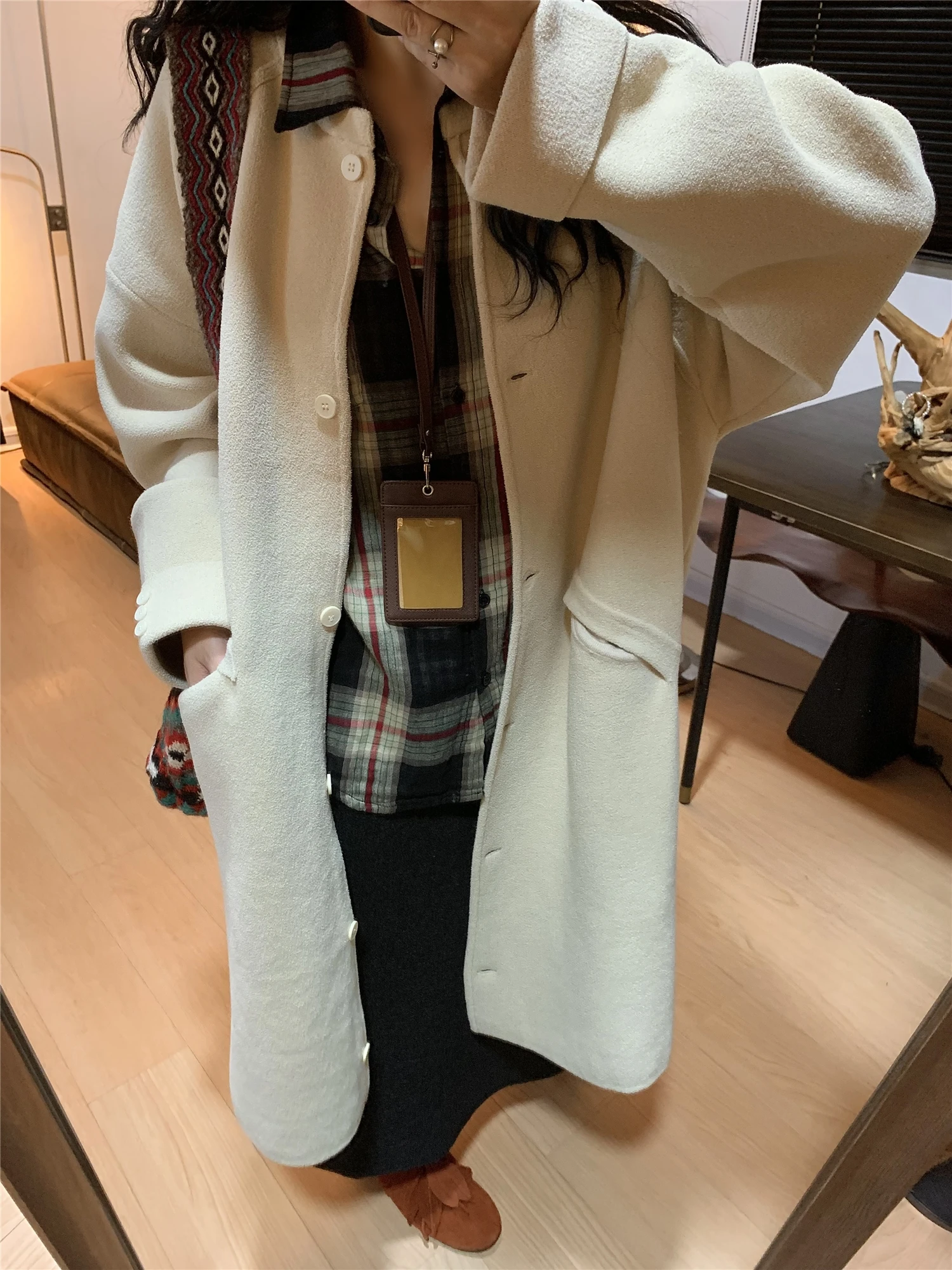 Женское удлиненное утепленное пальто-свитер QinEition для осенне-зимнего сезона, стандартная длина рукава, круглый вырез, застежка на одну пуговицу
Женское удлиненное утепленное пальто-свитер QinEition для осенне-зимнего сезона, стандартная длина рукава, круглый вырез, застежка на одну пуговицу