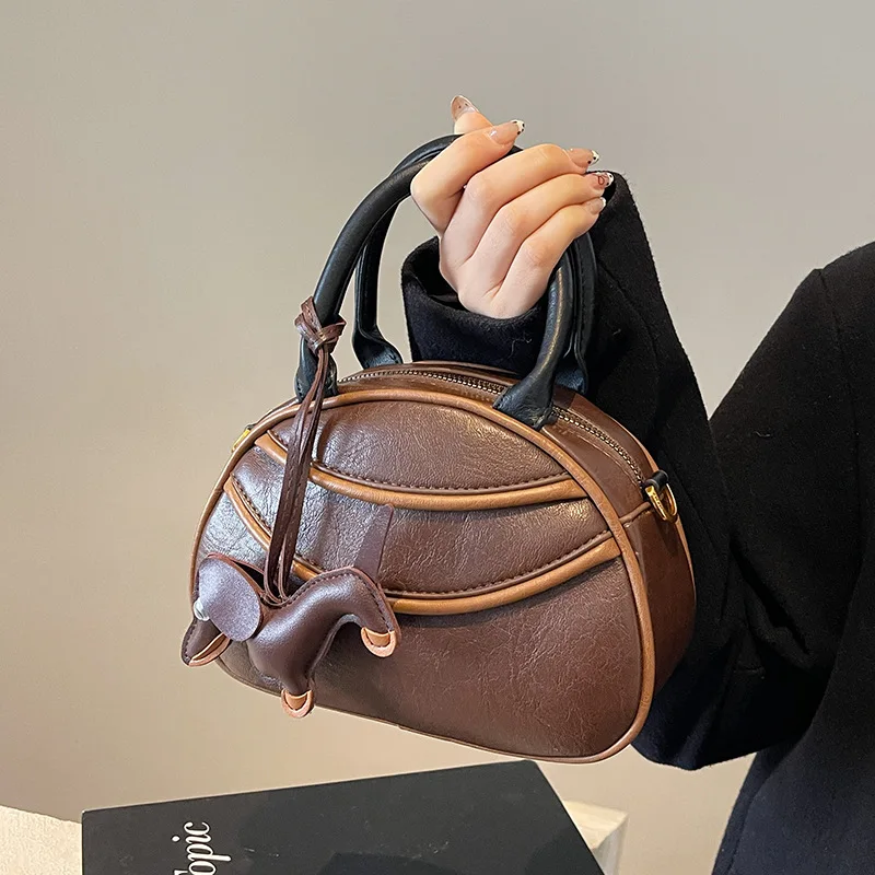 Super Fire Niche Retro Bag Women's 2025 New Versatile Messenger Bag Fashion Handbag
Super Fire Niche Retro Bag Women's 2025 New Versatile Messenger Bag Fashion Handbag