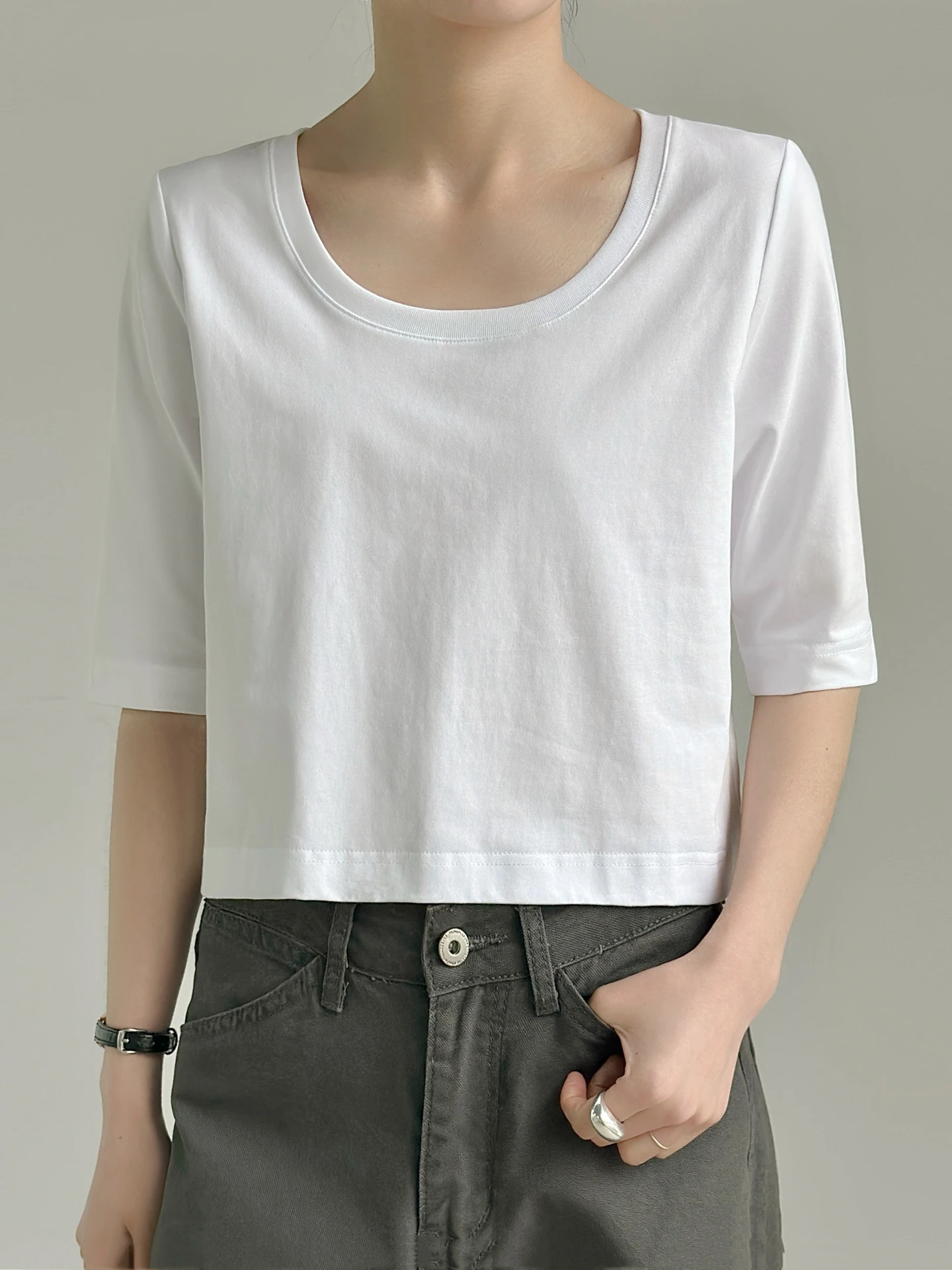 Women's Casual Cotton T-shirt U-neck Short Loose Fit Mid-sleeve High-waist Base Shirt Comfortable Breathable Summer Top
Women's Casual Cotton T-shirt U-neck Short Loose Fit Mid-sleeve High-waist Base Shirt Comfortable Breathable Summer Top