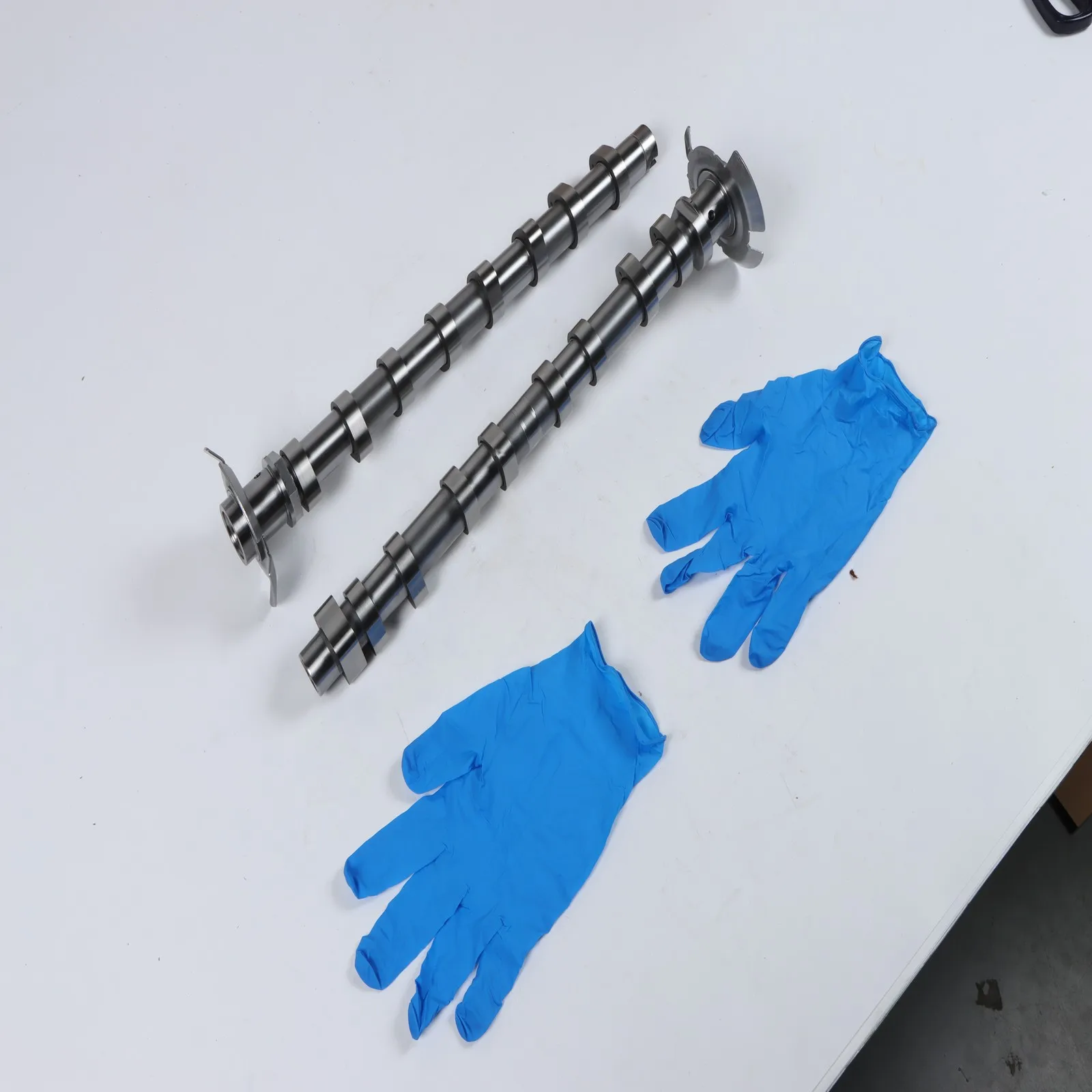 Распределительный вал двигателя A2740500401 A2740500101 для 2016-2018 Mercedes-Benz GLC300 2.0L M274
Распределительный вал двигателя A2740500401 A2740500101 для 2016-2018 Mercedes-Benz GLC300 2.0L M274