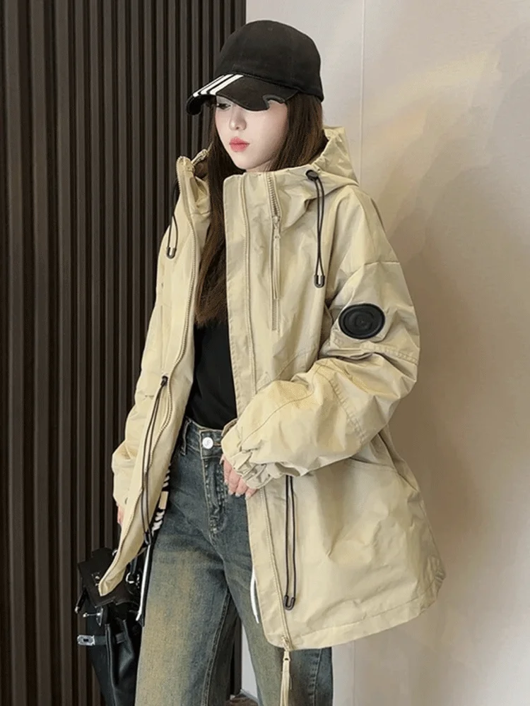 Женское повседневное ветрозащитное пальто больших размеров на молнии с капюшоном средней длины, модная осенняя верхняя одежда
Женское повседневное ветрозащитное пальто больших размеров на молнии с капюшоном средней длины, модная осенняя верхняя одежда