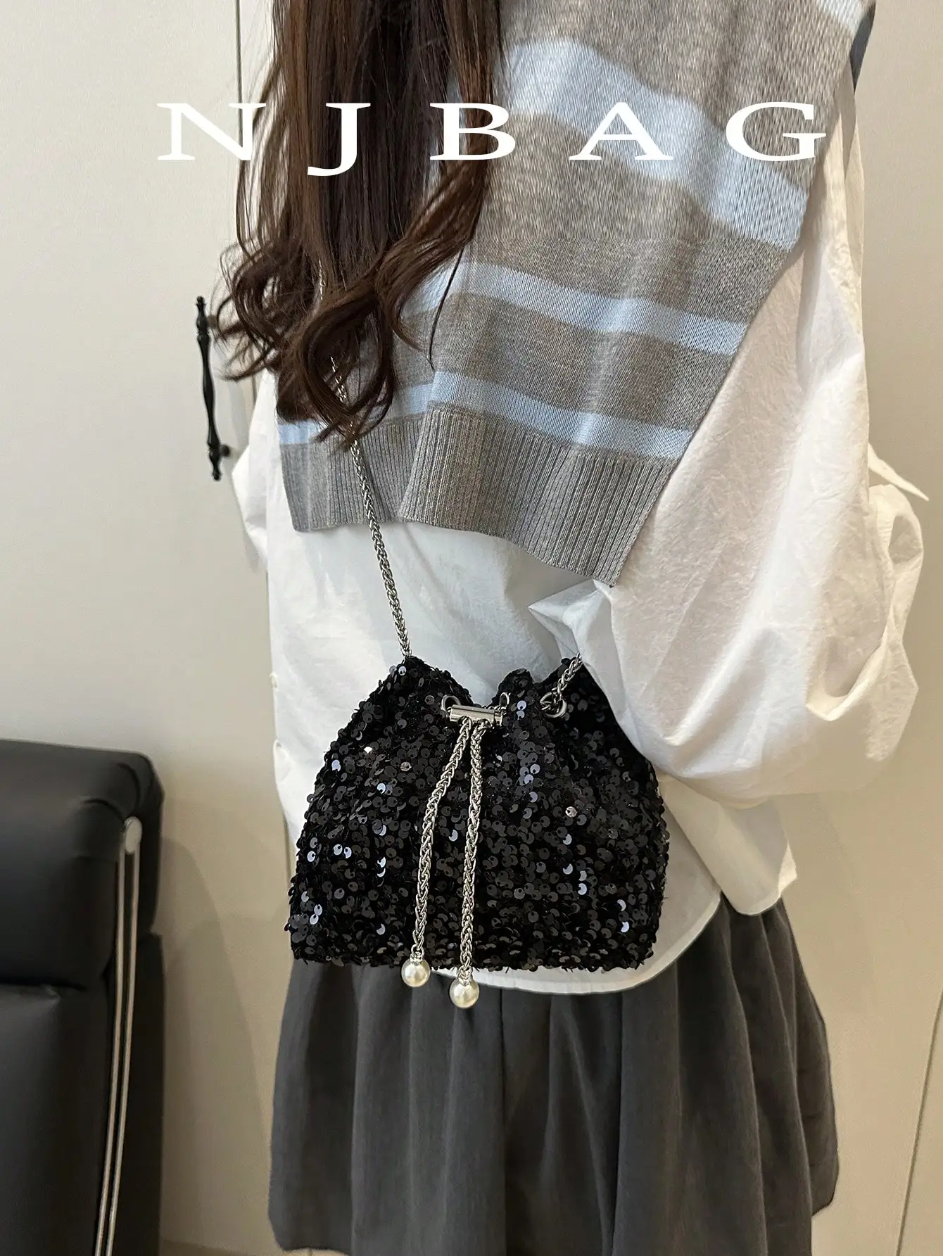 Mini Woven Drawstring Bucket Bag, Versatile Shoulder/Crossbody Bag For Party & Casual, Minimalist Design
Mini Woven Drawstring Bucket Bag, Versatile Shoulder/Crossbody Bag For Party & Casual, Minimalist Design