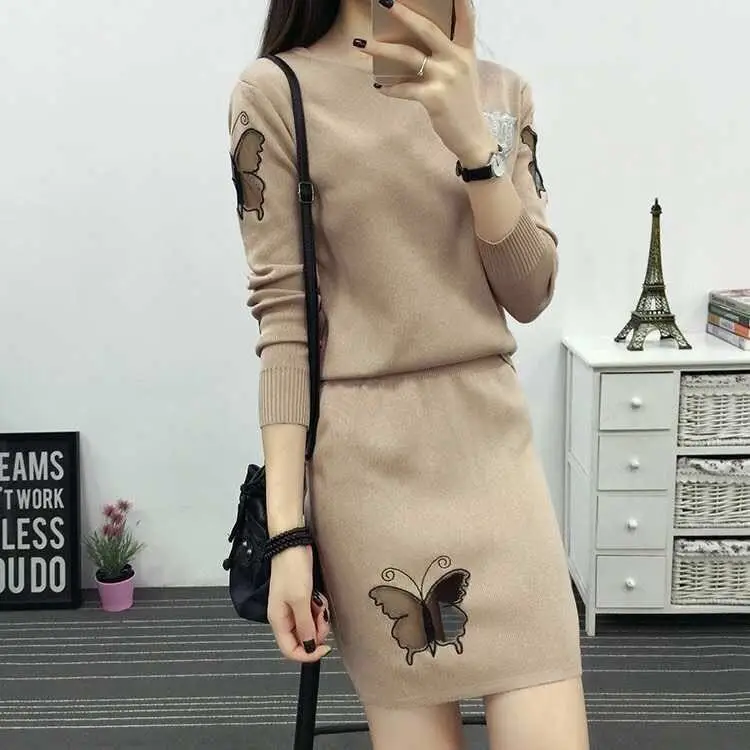 2023 New Spring Autumn Slim Sweater Wrapped Hip Short Skirt Set Women Butterfly Knit Dress Two-piece Trend
2023 New Spring Autumn Slim Sweater Wrapped Hip Short Skirt Set Women Butterfly Knit Dress Two-piece Trend