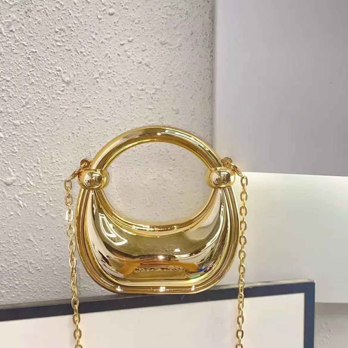 Fashion Shiny Mirror Acrylic Moon Bag Women's Handbag Luxury Clutch Purse Female Casual Bag Shoulder Crossbody Bag
Fashion Shiny Mirror Acrylic Moon Bag Women's Handbag Luxury Clutch Purse Female Casual Bag Shoulder Crossbody Bag