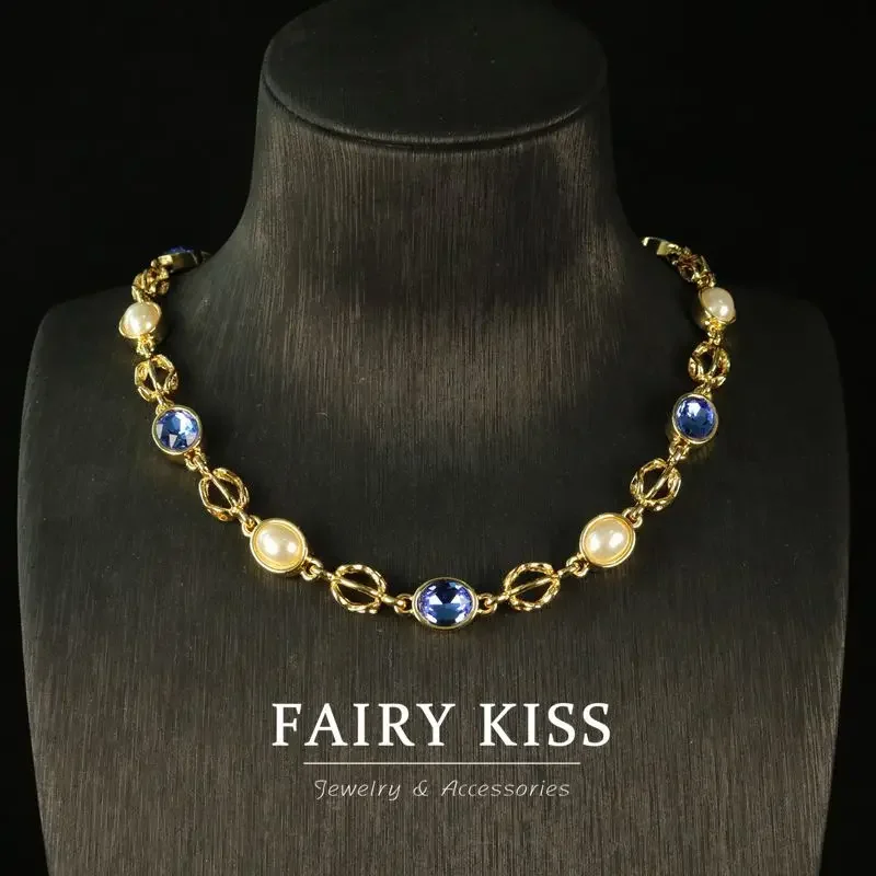 Retro Palace Style Jewelry Necklace Temperament Versatile Inlaid Glass Hollow Clavicle Chain Fashionable Personality Accessories
Retro Palace Style Jewelry Necklace Temperament Versatile Inlaid Glass Hollow Clavicle Chain Fashionable Personality Accessories