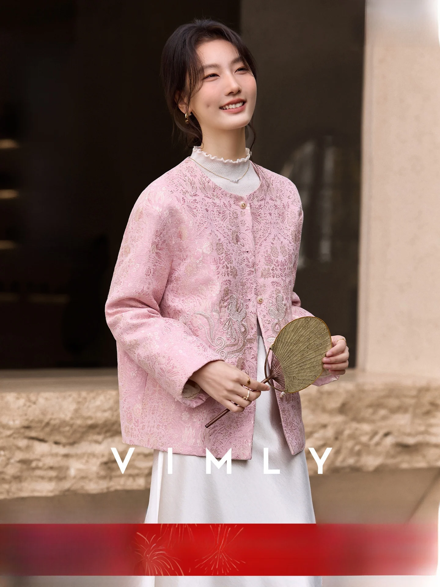 Утепленная хлопковая куртка с вышивкой для женщин, повседневная, с круглым вырезом, зимняя, новая модная верхняя одежда из полиэфирного волокна
Утепленная хлопковая куртка с вышивкой для женщин, повседневная, с круглым вырезом, зимняя, новая модная верхняя одежда из полиэфирного волокна