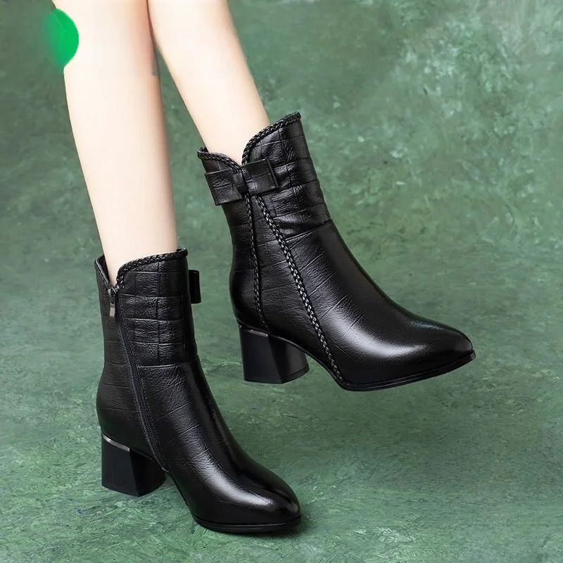 Winter Thiened Leather Mid-Calf Boots Korean Sle Women's Faion Boots Warm Anti-Slip Mom Cotton oes Low Heel Zipper Cl...
Winter Thiened Leather Mid-Calf Boots Korean Sle Women's Faion Boots Warm Anti-Slip Mom Cotton oes Low Heel Zipper Cl...