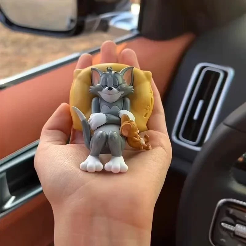 Куклы-фигурки Том и Джерри для автомобиля, аниме-аксессуары, ручная работа, украшение для машины
Куклы-фигурки Том и Джерри для автомобиля, аниме-аксессуары, ручная работа, украшение для машины