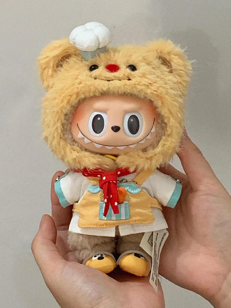 Handmade Original 17cm Labubu Universal Baby Clothes Butter Bear Vinyl Pendant Doll Clothes Kawaii Butter Bear Chef'S Suit Gift
Handmade Original 17cm Labubu Universal Baby Clothes Butter Bear Vinyl Pendant Doll Clothes Kawaii Butter Bear Chef'S Suit Gift