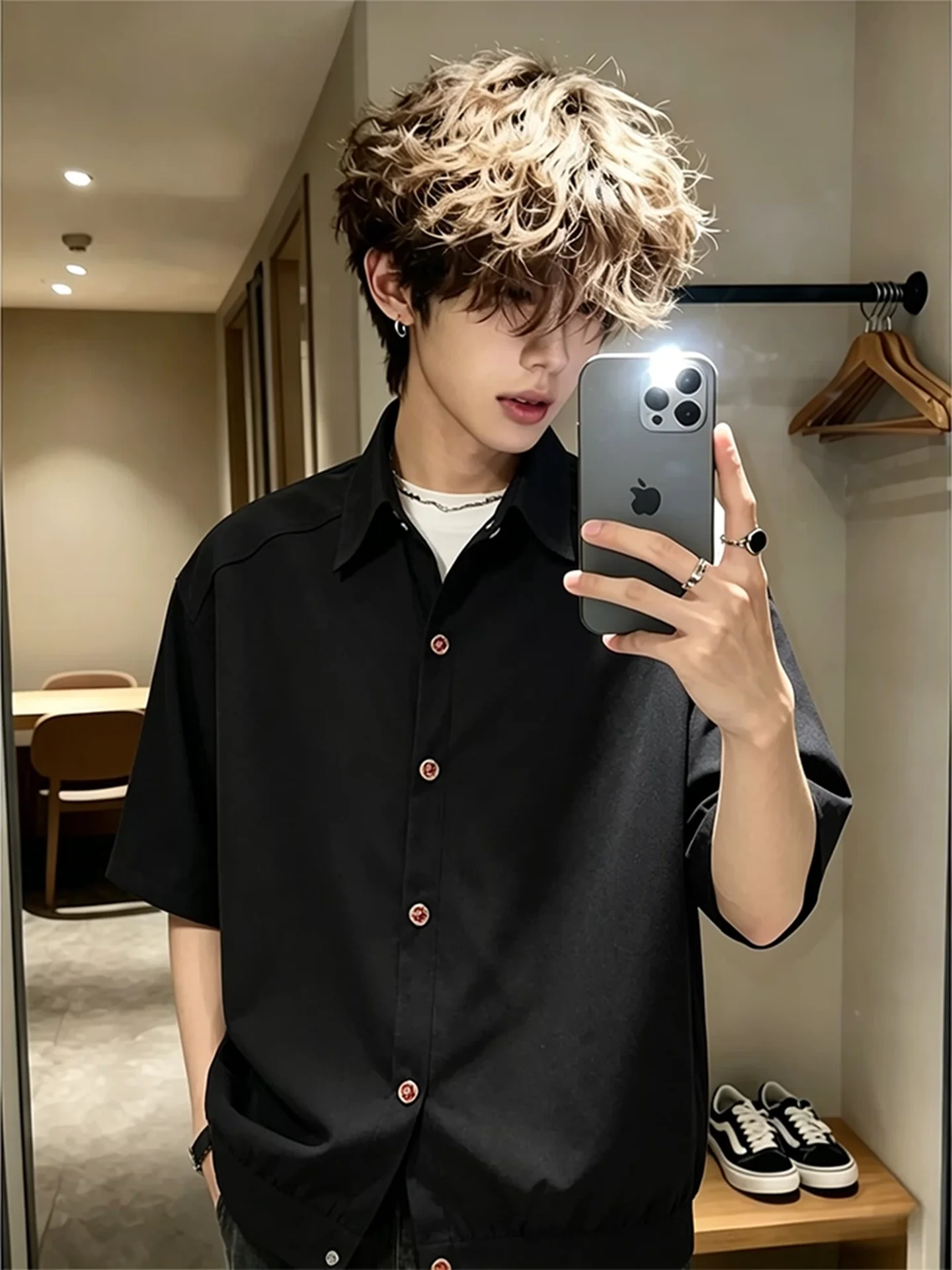 Slim Fit Short Sleeve Men's Shirt Summer Style with Gem Button Design Casual Breathable Polyester Fiber American Style Shirt
Slim Fit Short Sleeve Men's Shirt Summer Style with Gem Button Design Casual Breathable Polyester Fiber American Style Shirt